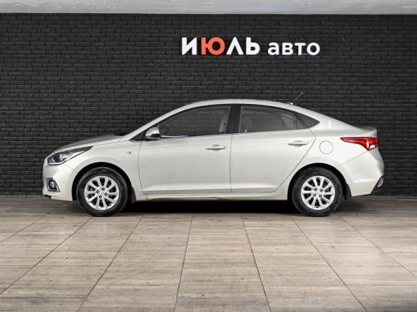 Hyundai Solaris II с пробегом 2018 года, цена 1 300 000 рублей, 72205 км, седан, Автокод Объявления