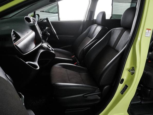 Toyota Sienta II Рестайлинг с пробегом 2021 года, цена 1 605 000 рублей, 67369 км, компактвэн, Автокод Объявления