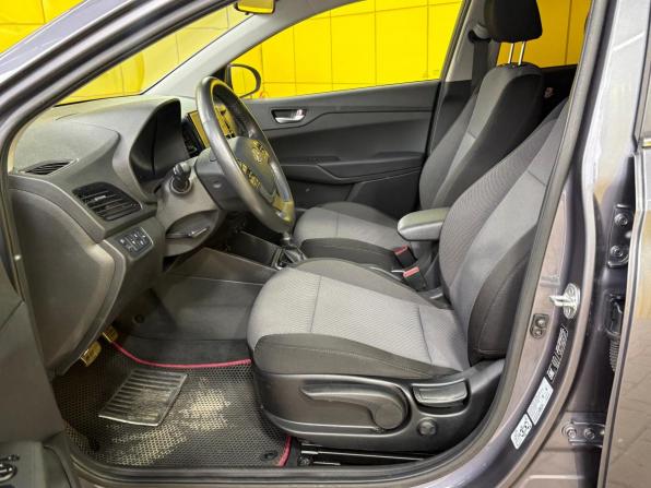 Hyundai Solaris II Рестайлинг с пробегом 2021 года, цена 1 699 000 рублей, 45000 км, седан, Автокод Объявления