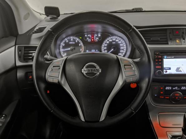 Nissan Tiida II с пробегом 2015 года, цена 1 300 000 рублей, 70213 км, хэтчбек, Автокод Объявления