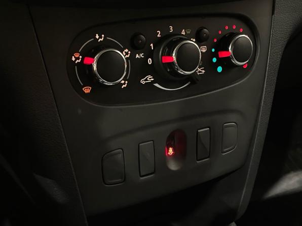 Renault Logan II Рестайлинг с пробегом 2019 года, цена 999 000 рублей, 87135 км, седан, Автокод Объявления