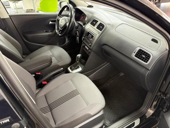 Volkswagen Polo V Рестайлинг с пробегом 2017 года, цена 1 318 000 рублей, 74782 км, седан, Автокод Объявления