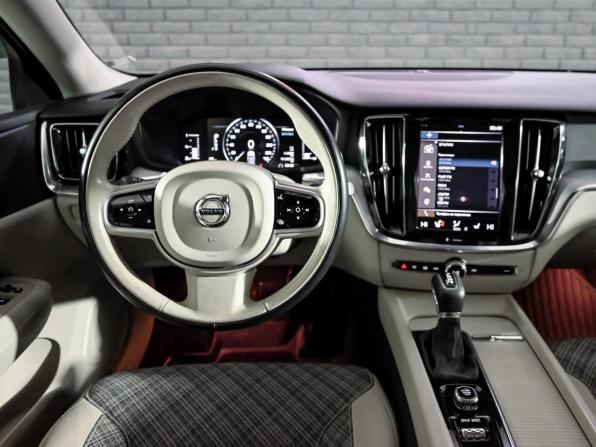 Volvo V60 Cross Country II с пробегом 2020 года, цена 4 000 000 рублей, 110887 км, универсал, Автокод Объявления