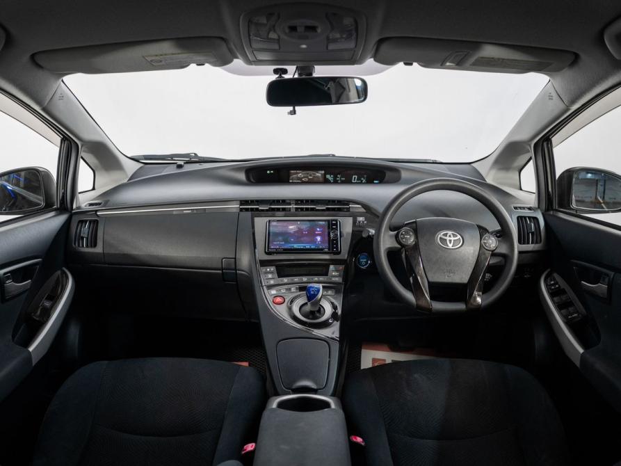 Toyota Prius III Рестайлинг (XW30) Иркутск  - изображение 8