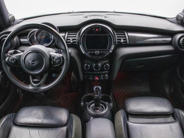 Mini Hatch III (F55/F56) Рестайлинг с пробегом 2019 года, цена 2 700 000 рублей, 64483 км, хэтчбек, Автокод Объявления