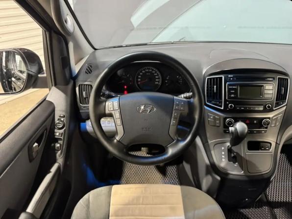 Hyundai H-1 II Рестайлинг 2 с пробегом 2019 года, цена 2 620 000 рублей, 223000 км, минивэн, Автокод Объявления