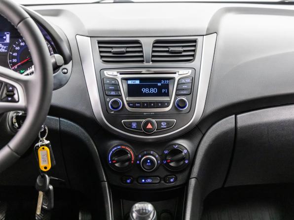 Hyundai Solaris I Рестайлинг с пробегом 2016 года, цена 898 000 рублей, 117708 км, хэтчбек, Автокод Объявления