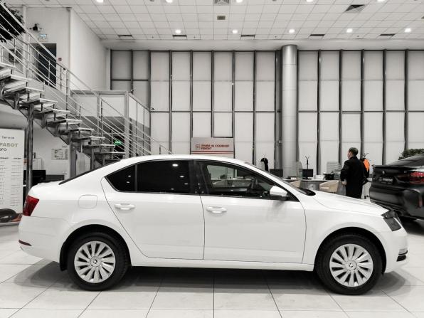 Skoda Octavia III (A7) Рестайлинг с пробегом 2019 года, цена 1 330 000 рублей, 221783 км, лифтбек, Автокод Объявления