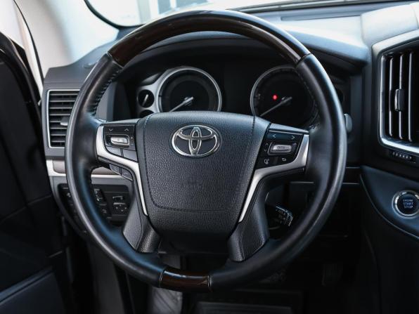 Toyota Land Cruiser 200 Series Рестайлинг 2 с пробегом 2019 года, цена 7 250 000 рублей, 118000 км, внедорожник, Автокод Объявления