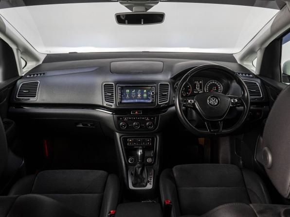 Volkswagen Sharan II Рестайлинг с пробегом 2016 года, цена 1 629 000 рублей, 109770 км, минивэн, Автокод Объявления