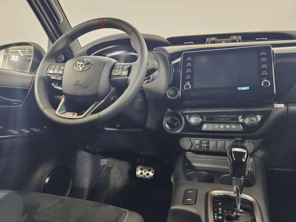 Toyota Hilux VIII Рестайлинг 2 с пробегом 2024 года, цена 7 490 000 рублей, 95 км, offers.body_type.unknown, Автокод Объявления