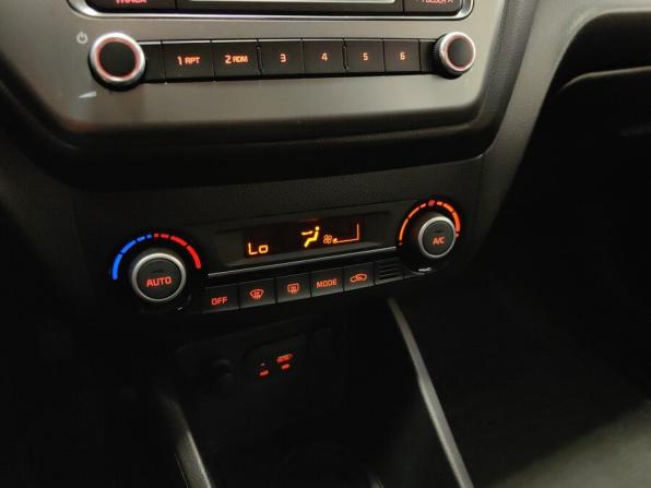 Kia Rio III Рестайлинг с пробегом 2016 года, цена 835 000 рублей, 100350 км, хэтчбек, Автокод Объявления