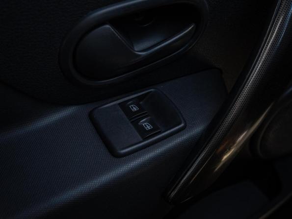 Renault Sandero II Рестайлинг с пробегом 2019 года, цена 1 060 000 рублей, 92136 км, хэтчбек, Автокод Объявления
