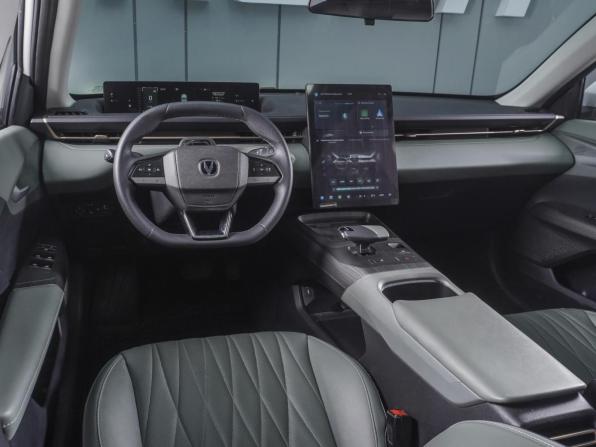 Changan Lamore с пробегом 2024 года, цена 2 070 000 рублей, 28926 км, седан, Автокод Объявления