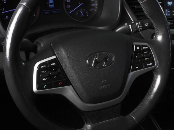 Hyundai Solaris II с пробегом 2017 года, цена 1 390 000 рублей, 117671 км, седан, Автокод Объявления