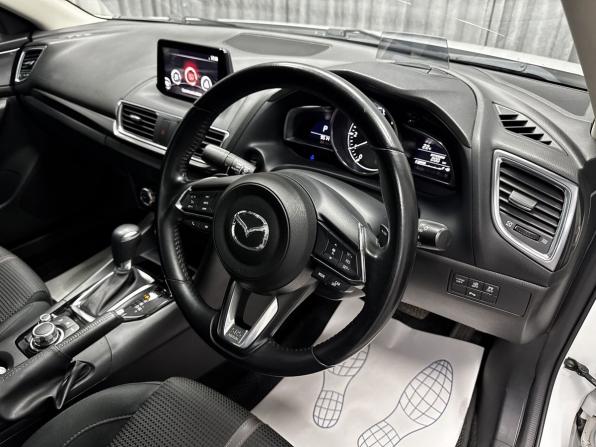 Mazda Axela III Рестайлинг с пробегом 2017 года, цена 1 570 000 рублей, 95146 км, седан, Автокод Объявления