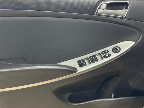 Hyundai Solaris I Рестайлинг с пробегом 2015 года, цена 694 000 рублей, 214135 км, седан, Автокод Объявления