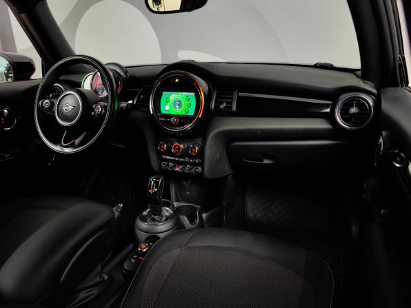 Mini Hatch III (F55/F56) Рестайлинг с пробегом 2019 года, цена 1 639 000 рублей, 143151 км, хэтчбек, Автокод Объявления