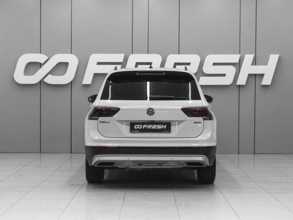 Volkswagen Tiguan II с пробегом 2019 года, цена 2 400 000 рублей, 105699 км, внедорожник, Автокод Объявления