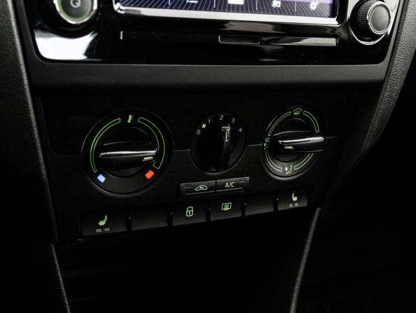 Skoda Rapid I Рестайлинг с пробегом 2018 года, цена 1 599 000 рублей, 69046 км, лифтбек, Автокод Объявления