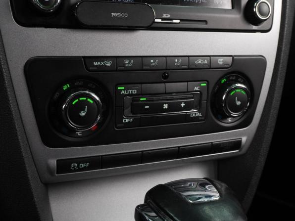 Skoda Octavia II (A5) Рестайлинг с пробегом 2012 года, цена 954 000 рублей, 208938 км, лифтбек, Автокод Объявления