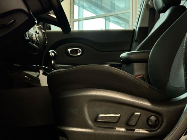 Kia Soul II Рестайлинг с пробегом 2017 года, цена 1 620 000 рублей, 93000 км, хэтчбек, Автокод Объявления