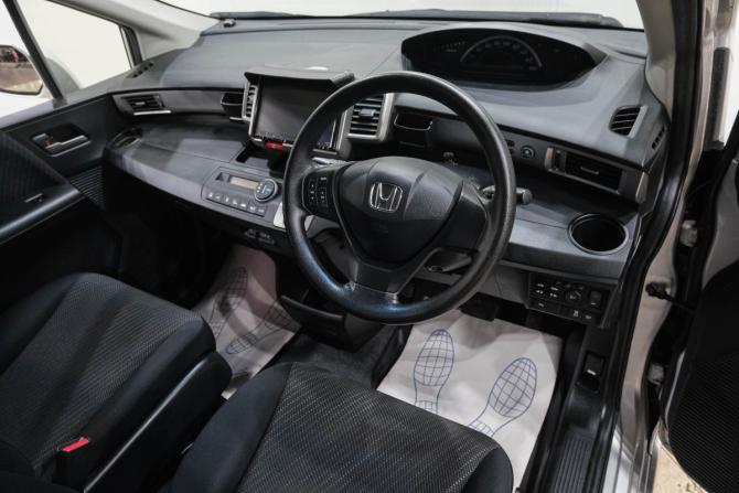 Honda Freed I Рестайлинг с пробегом 2013 года, цена 1 139 000 рублей, 201000 км, компактвэн, Автокод Объявления
