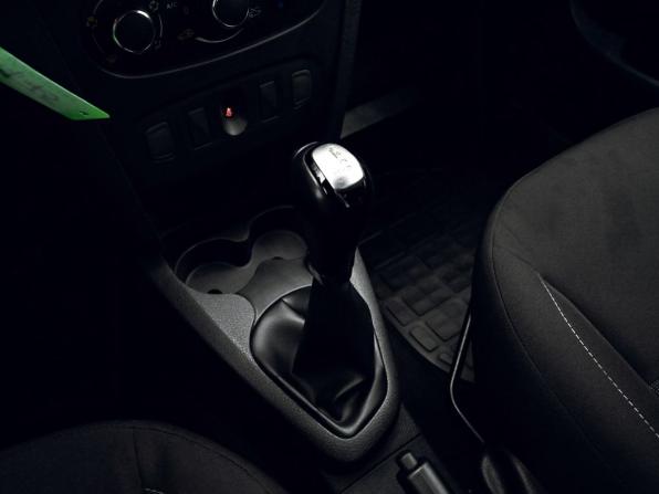 Renault Logan II Рестайлинг с пробегом 2020 года, цена 1 249 000 рублей, 66500 км, седан, Автокод Объявления