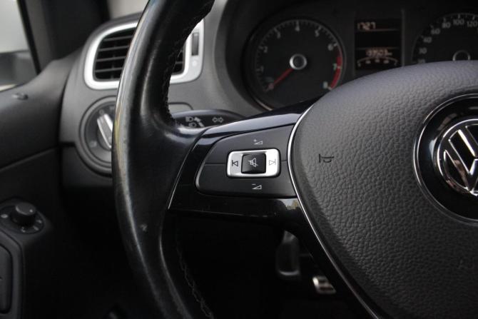Volkswagen Polo V Рестайлинг с пробегом 2016 года, цена 1 145 000 рублей, 133496 км, седан, Автокод Объявления