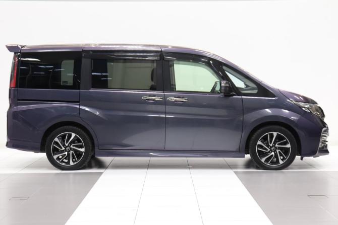 Honda Stepwgn V с пробегом 2017 года, цена 1 772 000 рублей, 175579 км, минивэн, Автокод Объявления