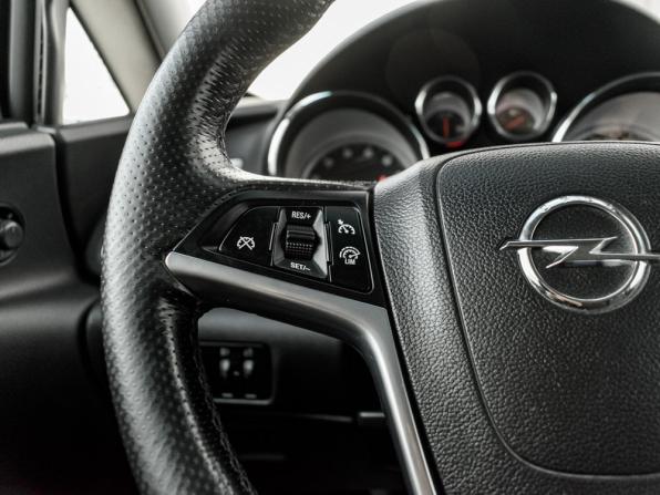 Opel Astra J Рестайлинг с пробегом 2012 года, цена 640 000 рублей, 204765 км, хэтчбек, Автокод Объявления