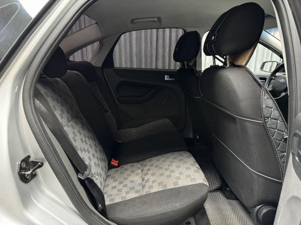Ford Focus II с пробегом 2005 года, цена 390 000 рублей, 275437 км, седан, Автокод Объявления