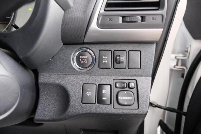 Toyota Ractis II с пробегом 2012 года, цена 959 000 рублей, 65000 км, хэтчбек, Автокод Объявления