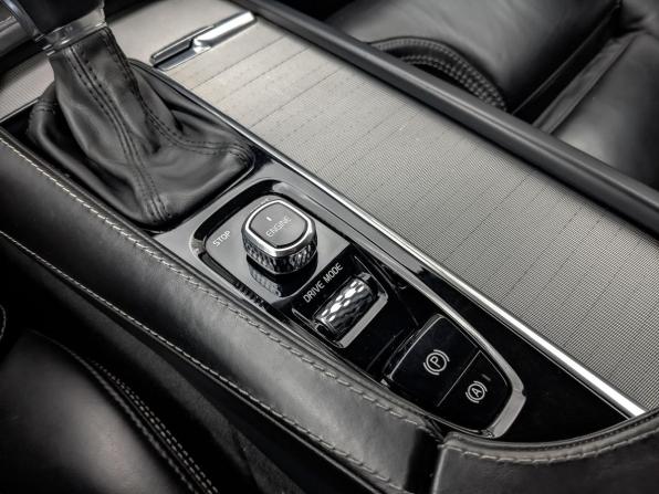 Volvo S90 II с пробегом 2017 года, цена 2 575 000 рублей, 129501 км, седан, Автокод Объявления