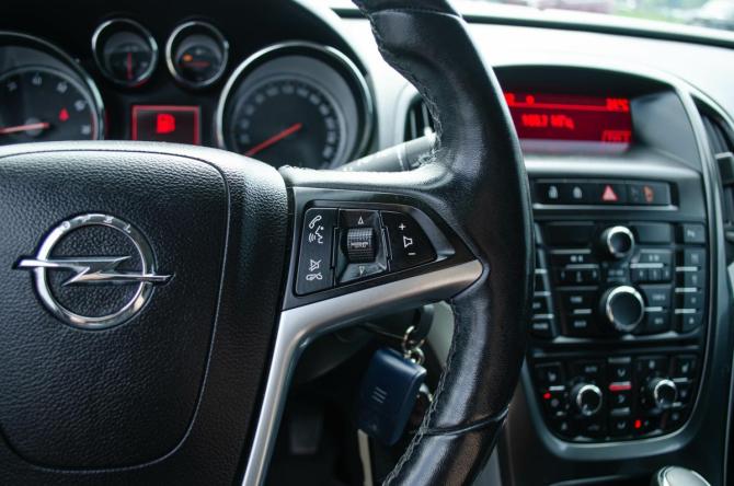 Opel Astra J Рестайлинг с пробегом 2013 года, цена 794 000 рублей, 155000 км, хэтчбек, Автокод Объявления