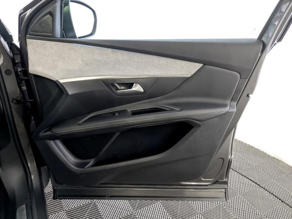 Peugeot 3008 II Рестайлинг с пробегом 2021 года, цена 1 880 000 рублей, 145934 км, внедорожник, Автокод Объявления