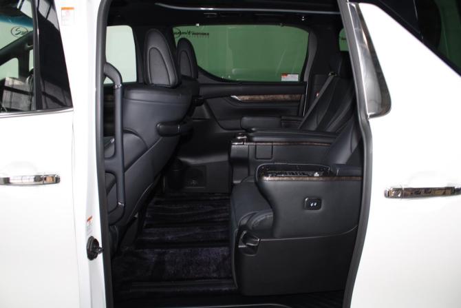 Toyota Alphard III Рестайлинг с пробегом 2021 года, цена 7 250 000 рублей, 7350 км, минивэн, Автокод Объявления