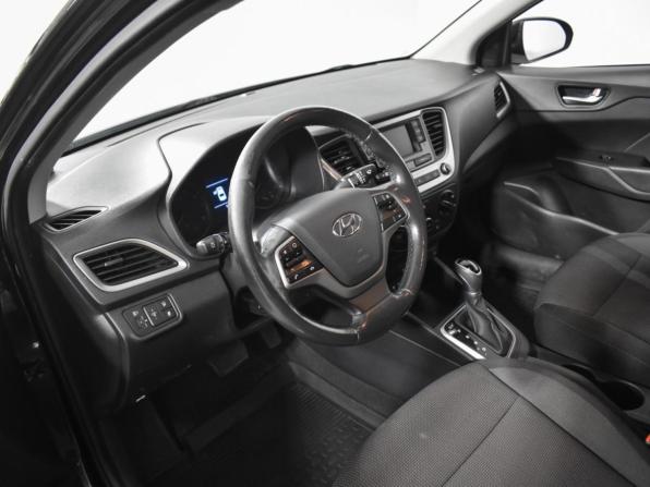 Hyundai Solaris II с пробегом 2018 года, цена 960 000 рублей, 130795 км, седан, Автокод Объявления