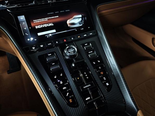 Aston Martin DB12 с пробегом 2024 года, цена 55 000 000 рублей, 2405 км, кабриолет, Автокод Объявления