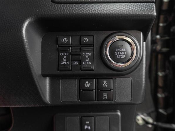 Toyota Roomy I Рестайлинг с пробегом 2021 года, цена 1 399 000 рублей, 104774 км, микровэн, Автокод Объявления