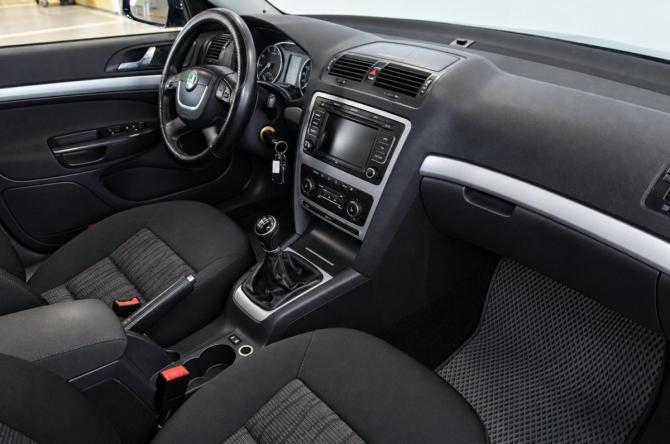 Skoda Octavia II (A5) Рестайлинг с пробегом 2013 года, цена 819 000 рублей, 320000 км, лифтбек, Автокод Объявления