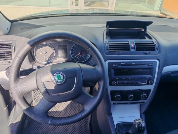 Skoda Octavia II (A5) Рестайлинг с пробегом 2009 года, цена 630 000 рублей, 263353 км, лифтбек, Автокод Объявления