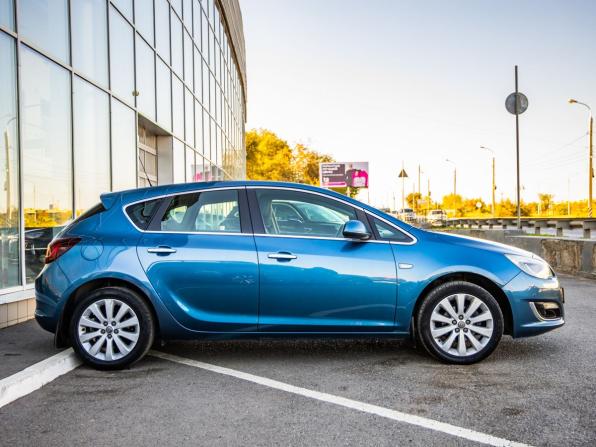Opel Astra J Рестайлинг с пробегом 2013 года, цена 898 000 рублей, 155000 км, хэтчбек, Автокод Объявления