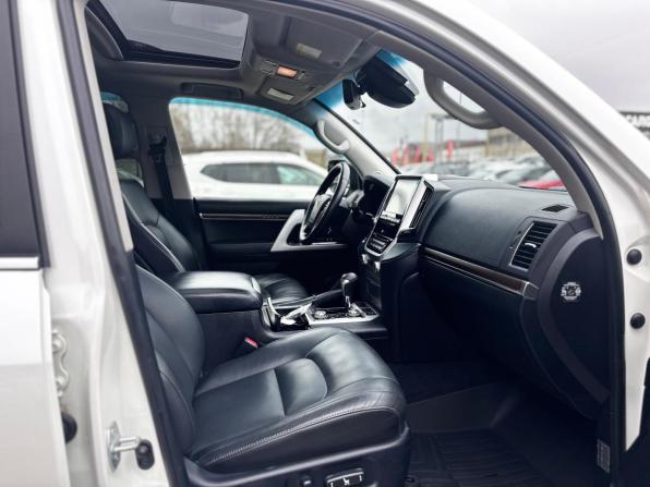 Toyota Land Cruiser 200 Series Рестайлинг 2 с пробегом 2016 года, цена 4 500 000 рублей, 357604 км, внедорожник, Автокод Объявления