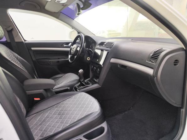 Skoda Octavia II (A5) Рестайлинг с пробегом 2012 года, цена 870 000 рублей, 180000 км, лифтбек, Автокод Объявления