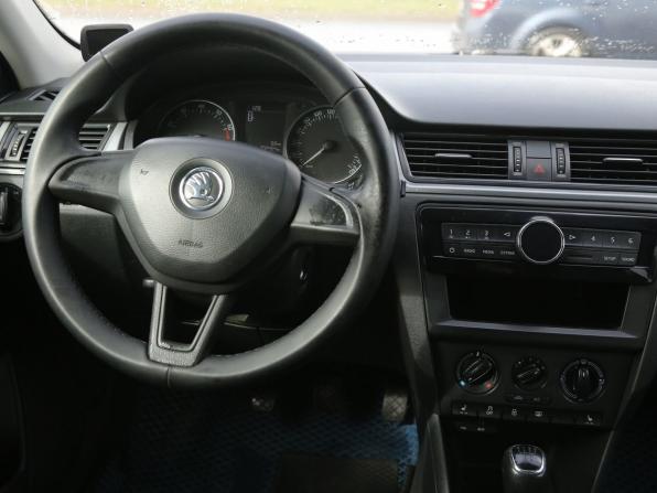 Skoda Rapid I с пробегом 2017 года, цена 855 000 рублей, 202500 км, лифтбек, Автокод Объявления