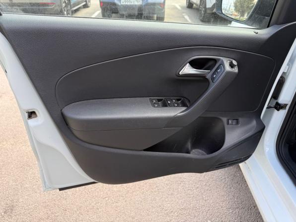 Volkswagen Polo V Рестайлинг с пробегом 2018 года, цена 850 000 рублей, 178301 км, седан, Автокод Объявления