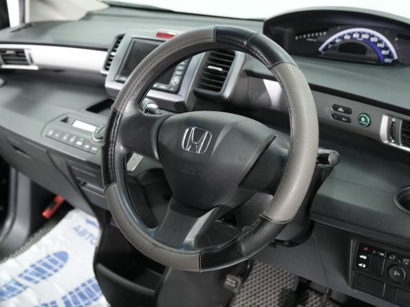 Honda Freed I Рестайлинг с пробегом 2011 года, цена 1 155 000 рублей, 139000 км, компактвэн, Автокод Объявления