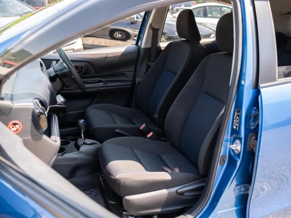 Toyota Aqua I Рестайлинг с пробегом 2015 года, цена 1 099 000 рублей, 76743 км, хэтчбек, Автокод Объявления