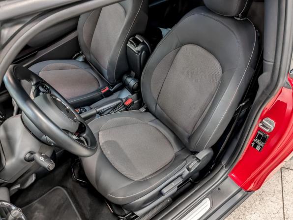 Mini Hatch III (F55/F56) Рестайлинг с пробегом 2020 года, цена 2 315 000 рублей, 51000 км, хэтчбек, Автокод Объявления